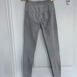 Alphalete Light Gray Scrunch Leggings